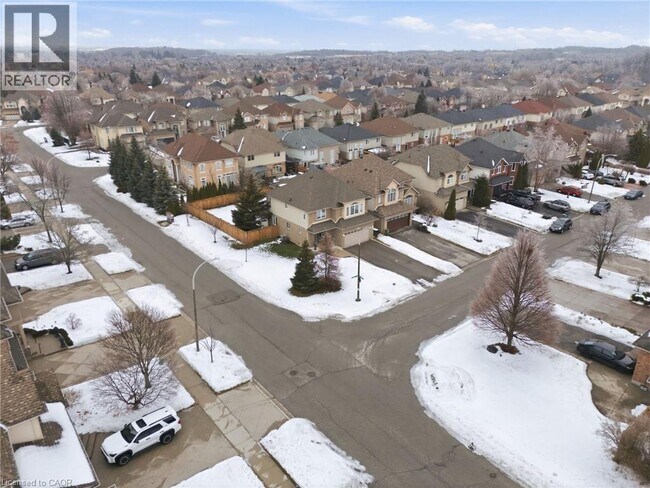 Building Photo - 3 Holkham Ave