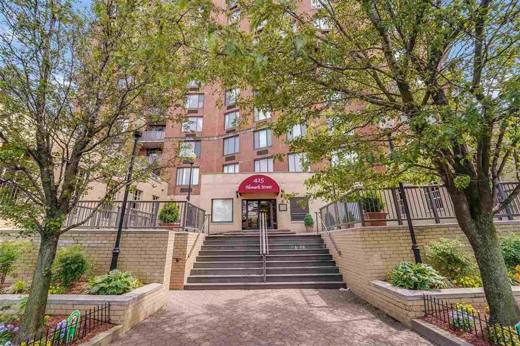 Foto principal - 415 Newark St.