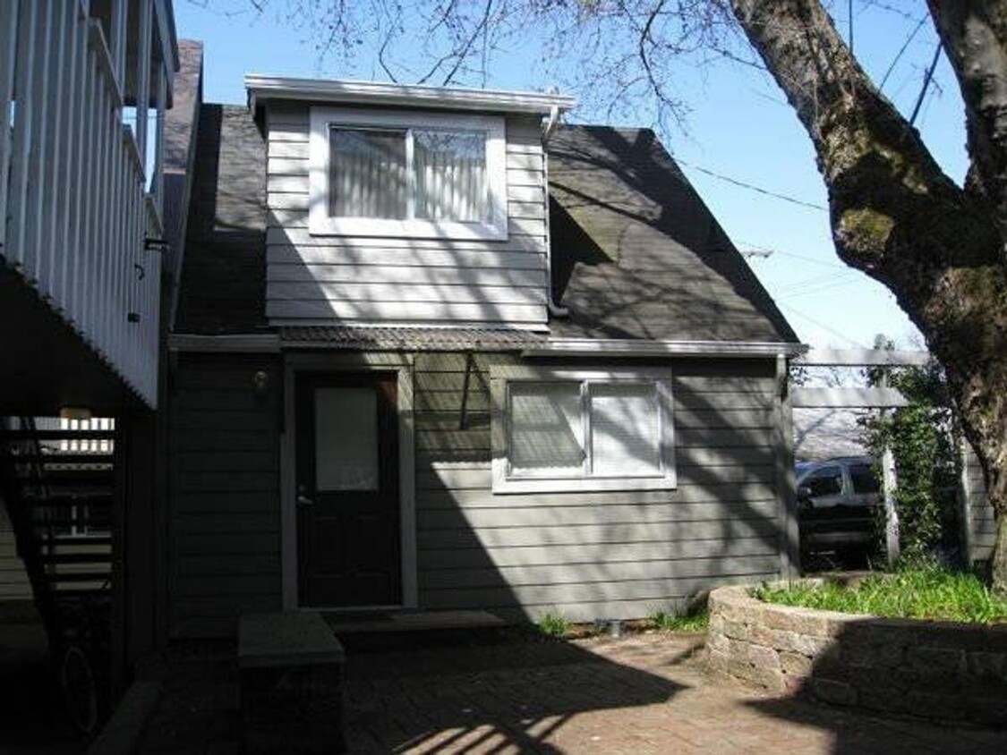 Foto principal - Cozy 2 Bedroom House on 17th & Hilyard