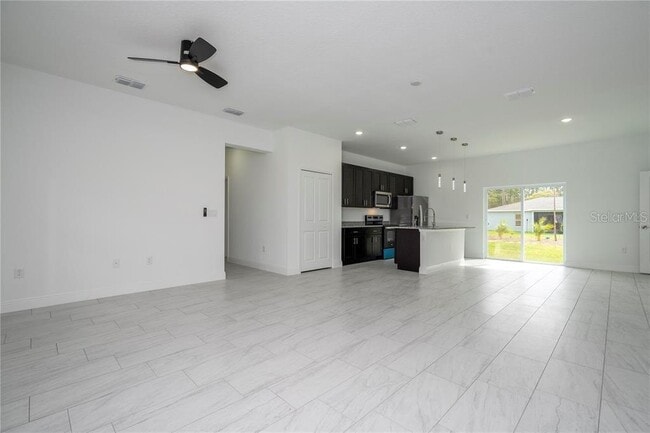 Building Photo - 9825 N Swanee Terrace