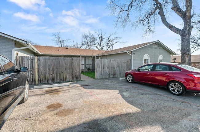 Building Photo - 410 Old Thorndale Rd