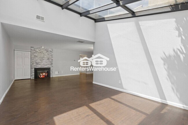 Building Photo - 2366 S Troy St