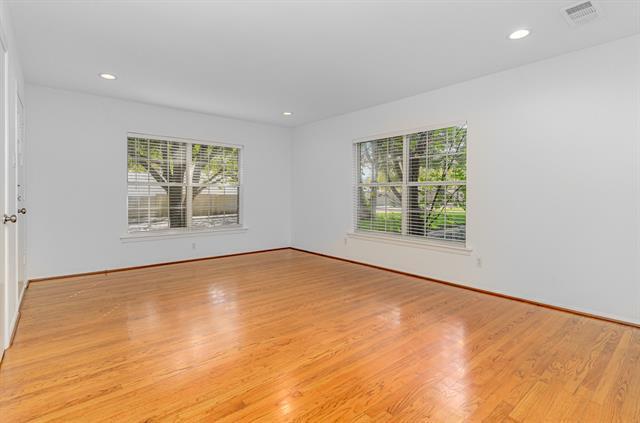 Foto del edificio - 6321 Ravendale Ln