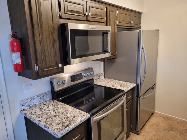 Building Photo - 6413 S Stanley Pl