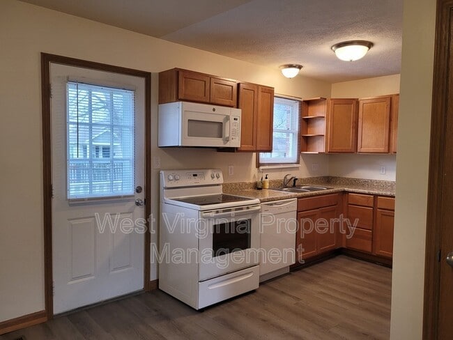 Building Photo - 219 Cardinal Wy