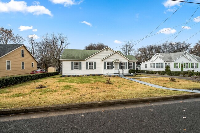 Building Photo - 308 1st Ave