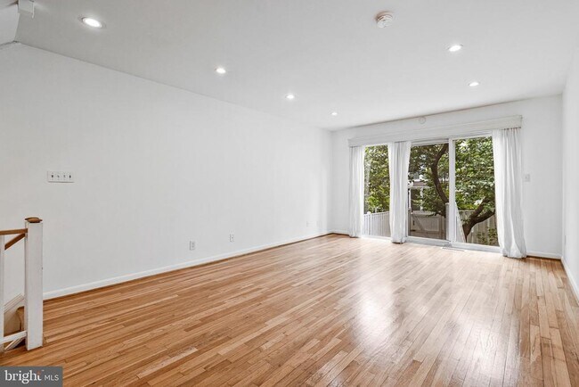Foto del edificio - 206 G St SW