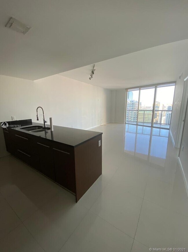 Building Photo - 475 Brickell Ave