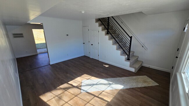 Foto del edificio - 454 N Central Ave