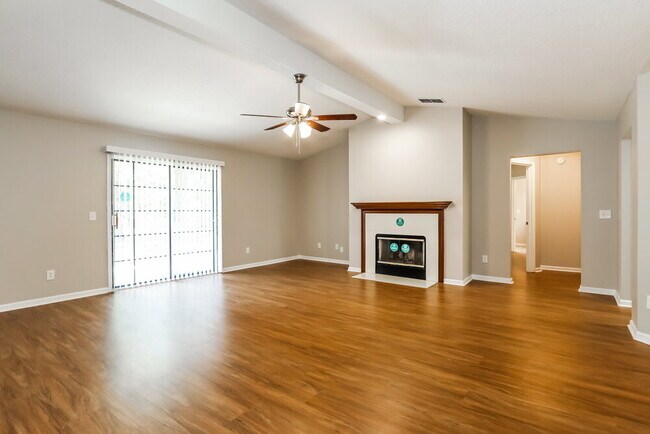 Foto del edificio - 145 Nottingham Dr E