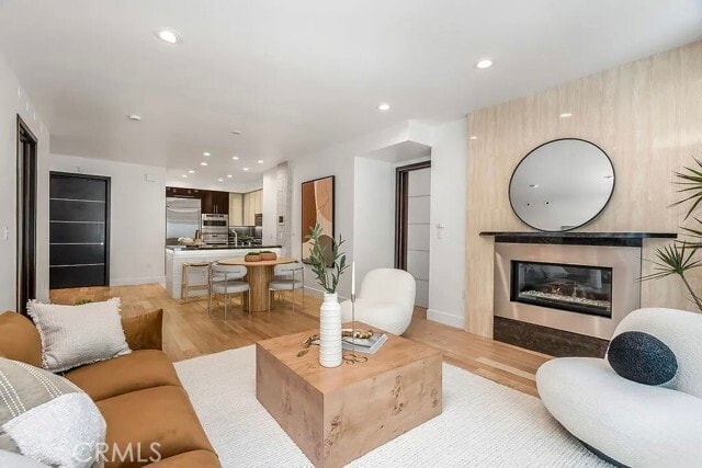 Foto del edificio - 1318 S Roxbury Dr