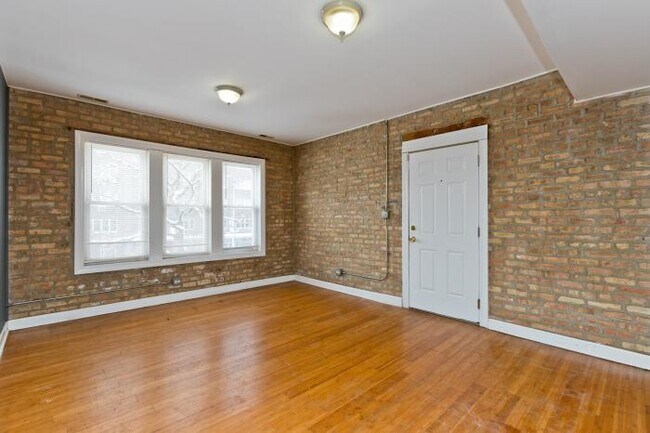 Building Photo - 1 bedroom in Chicago IL 60624