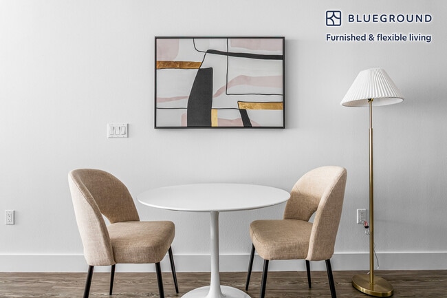 Foto del edificio - 3838 Dunn Dr