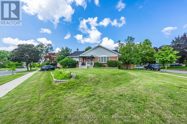 Building Photo - 18 Shropshire Dr