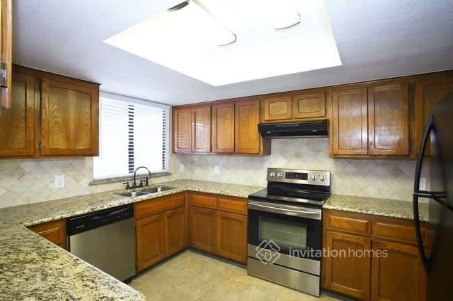 Building Photo - 6401 Highview Terrace