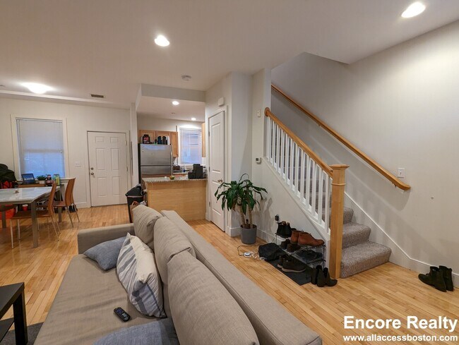 Building Photo - 110 Second St. Unit 112