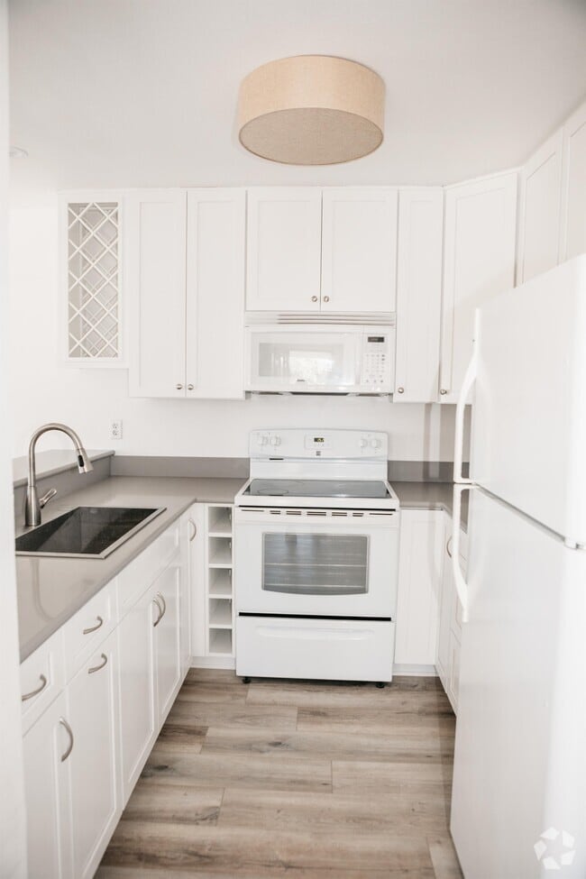 Building Photo - 681 Diamond Way