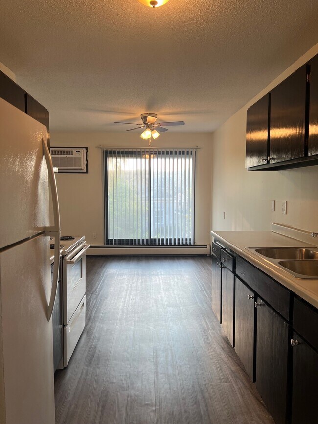 Building Photo - The Dubliner