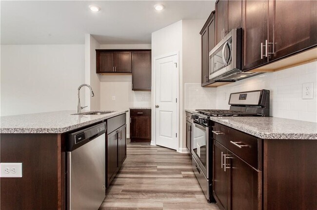 Foto del edificio - 5241 Glade Park Dr