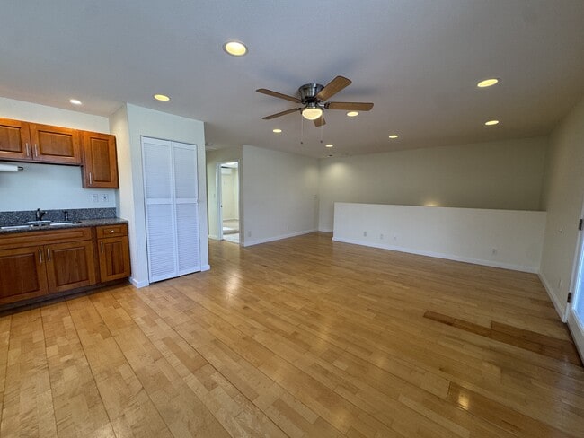 Building Photo - 1021 Koko Head Ave