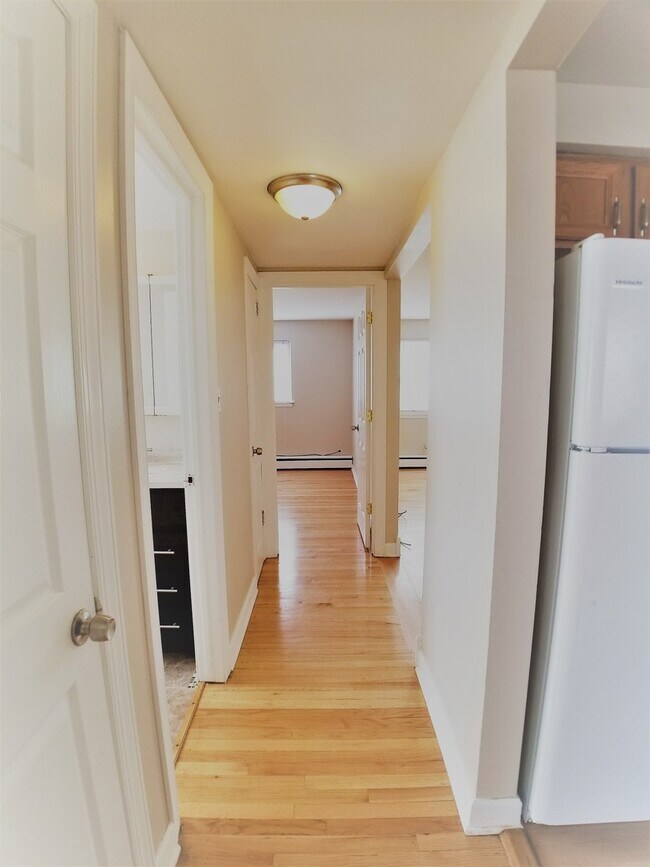 Foto del edificio - 7858 Rutherford Ave
