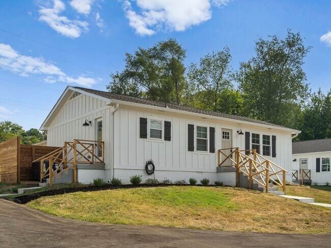 Photo - Newly Renovated 2/2 Townhome in Nashville