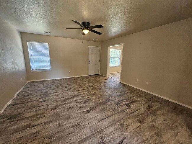 Foto del edificio - 6611 NW Ferris Ave