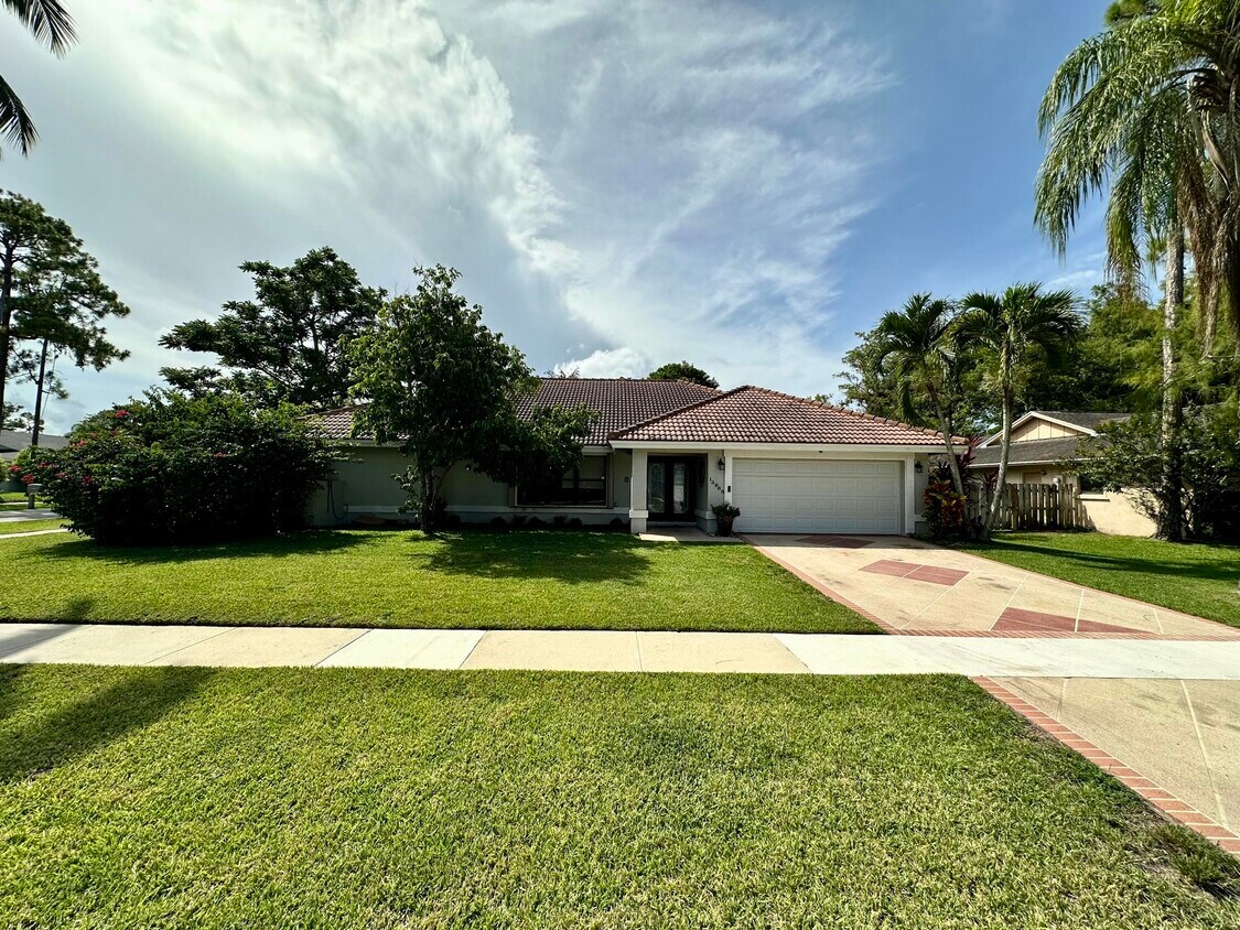 Foto principal - 13965 Aster Ave