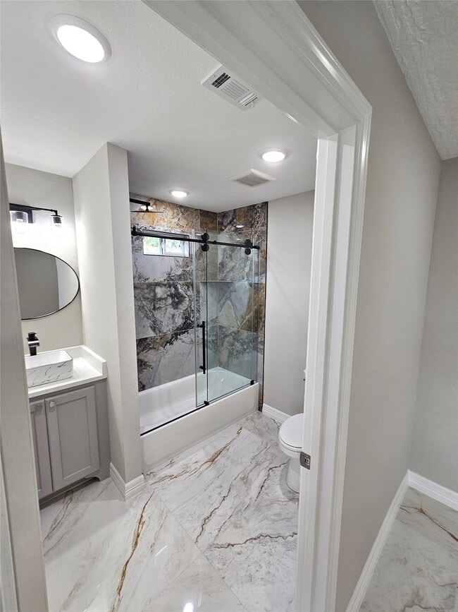 Building Photo - 417 Melbourne St