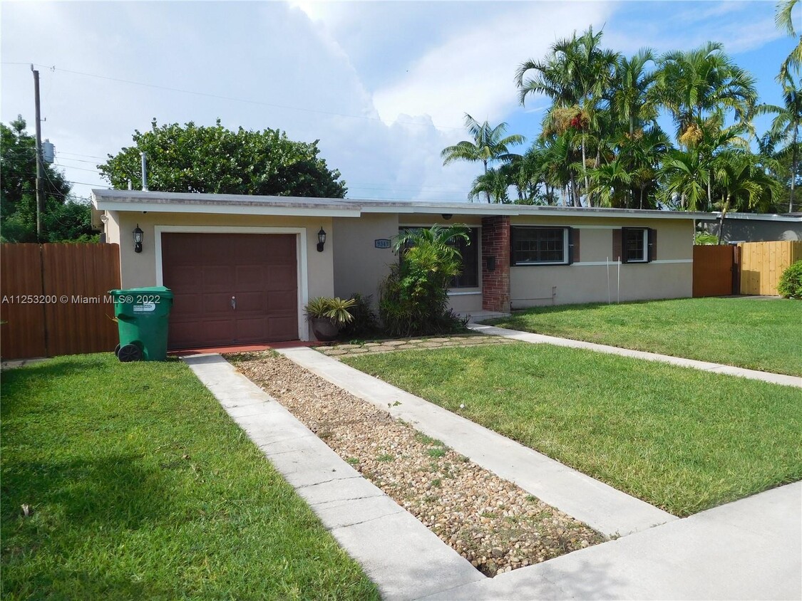 Primary Photo - 9341 SW 53rd St