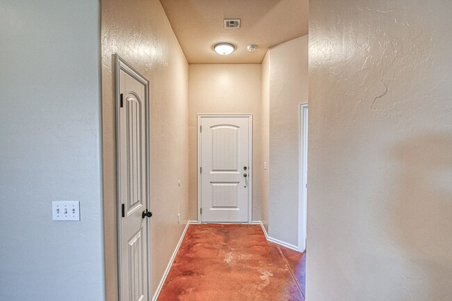 Building Photo - Three Bedroom Home with Storm Shelter in M...