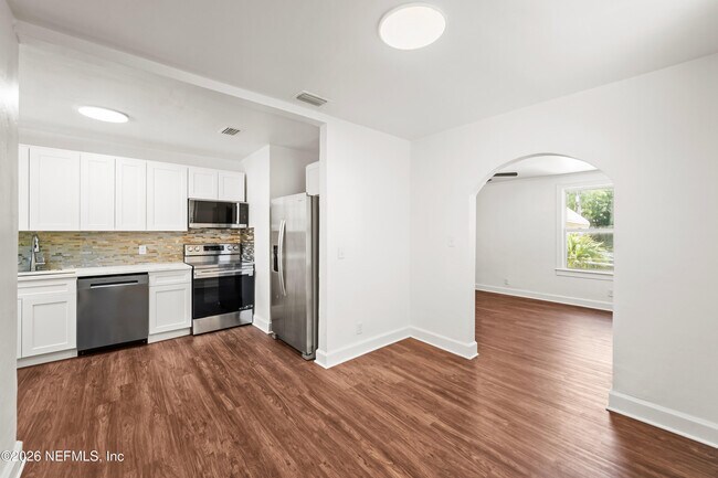 Foto del edificio - 569 W 49th St