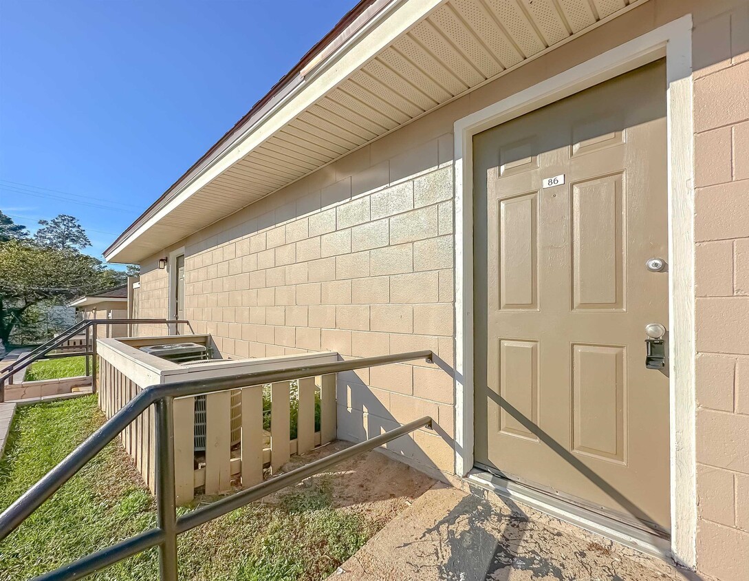 Primary Photo - 2241 W Pensacola St
