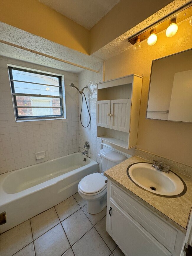 Foto del edificio - 3 bed 1.5 bath in the Heart of Moore