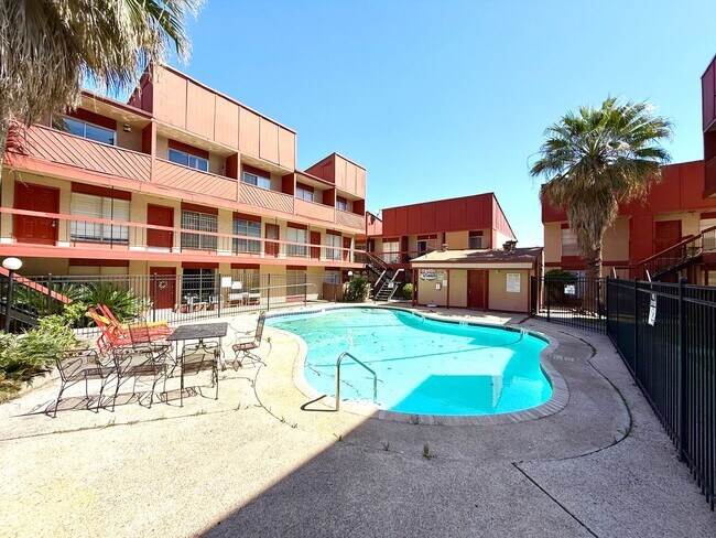 Foto del edificio - MUST SEE! Beautiful 2 Bedroom / 2 Bath Dow...