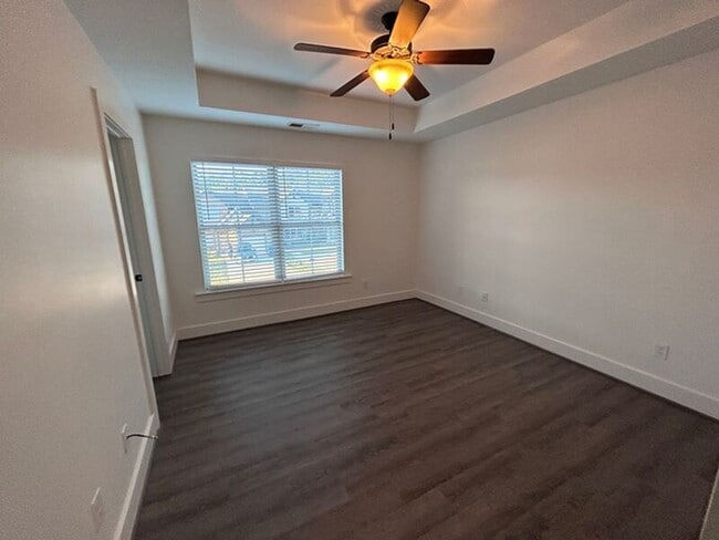 Building Photo - 585 Polo Way