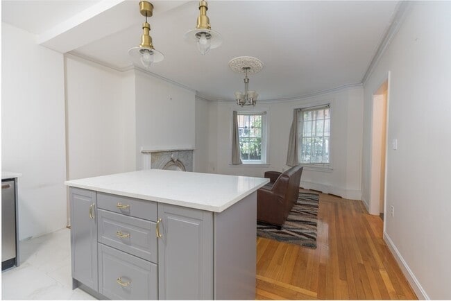 Building Photo - 87 Waltham St