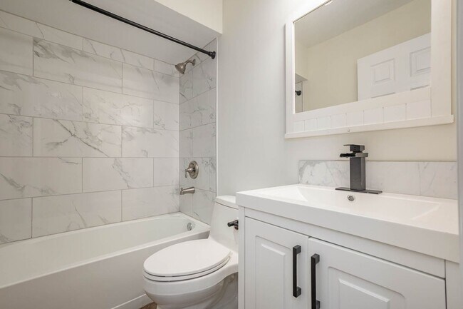 Foto del edificio - 9501 Fairway Ridge Rd