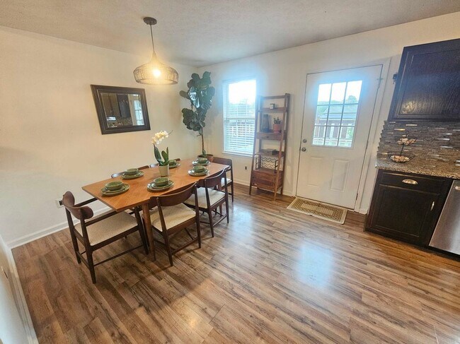 Foto del edificio - 4797 E Richmond Shop Rd