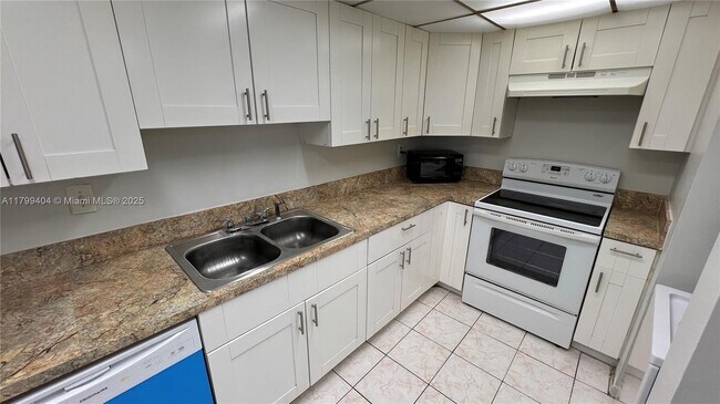 Foto del edificio - 10000 NW 80th Ct