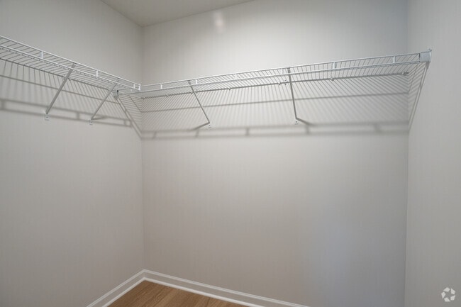 3BR, 2BA - 1378SF - Isabella - Bedroom Closet - The Collection Tate Bend