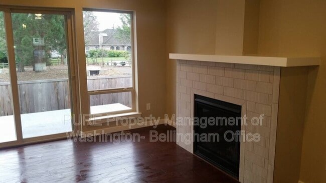Foto del edificio - 704 Woodbury Wy