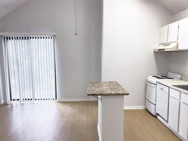 Foto del edificio - 513 S Park Dr