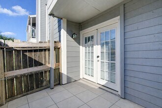Building Photo - 12500 Sandpiper Dr