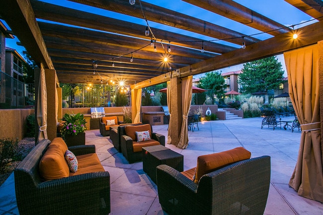 Outdoor Lounge - Del Rio Apartments