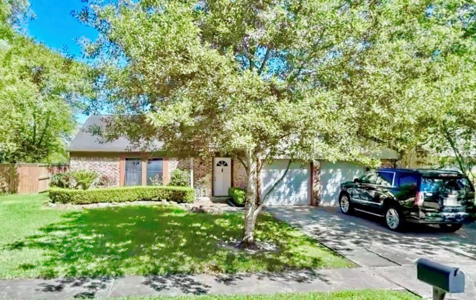 Foto principal - 244 E Castle Harbour Dr
