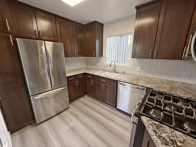 Foto del edificio - 4530 Whitsett Ave