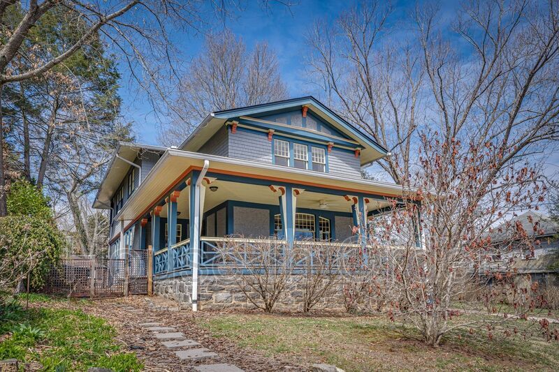 Foto principal - 131 W Chestnut St
