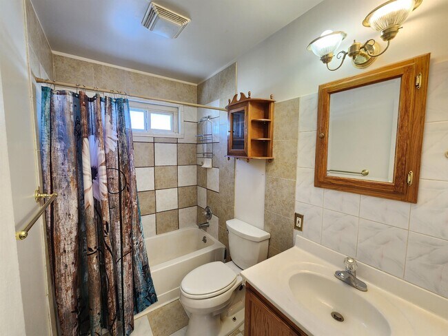 Building Photo - 1311 5th Ave