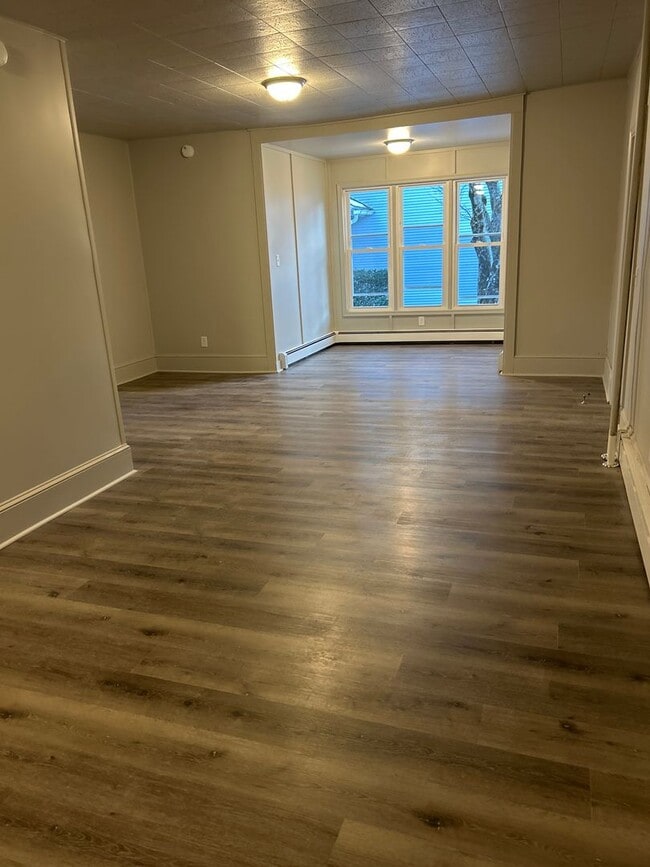 Building Photo - 3rd St 31-33 N